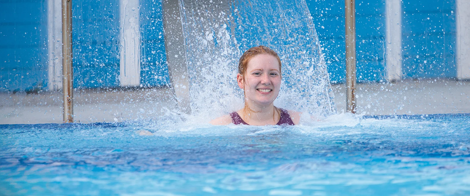 Fit durch den Tag im Außenbecken der Landgrafentherme Bad Nenndorf